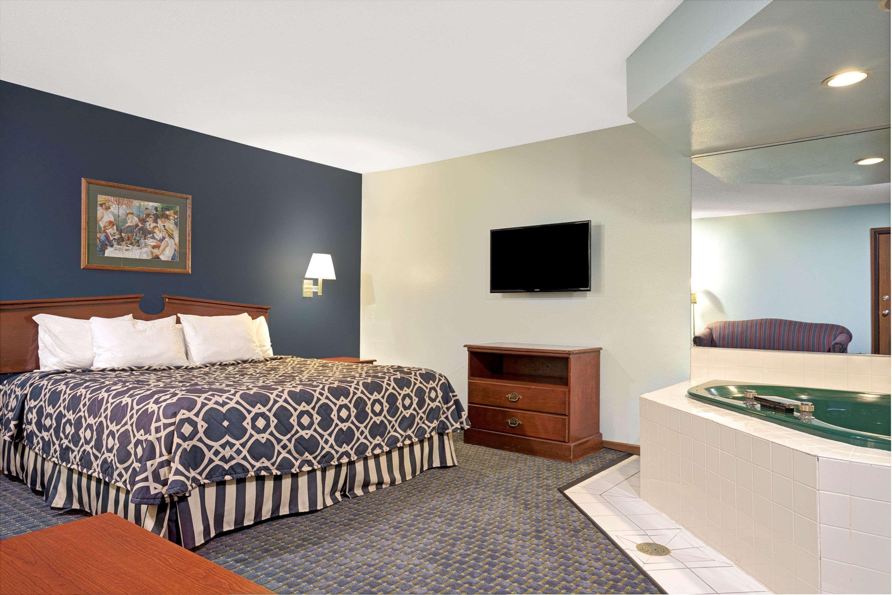 Super 8 By Wyndham Hudson Hotel Buitenkant foto