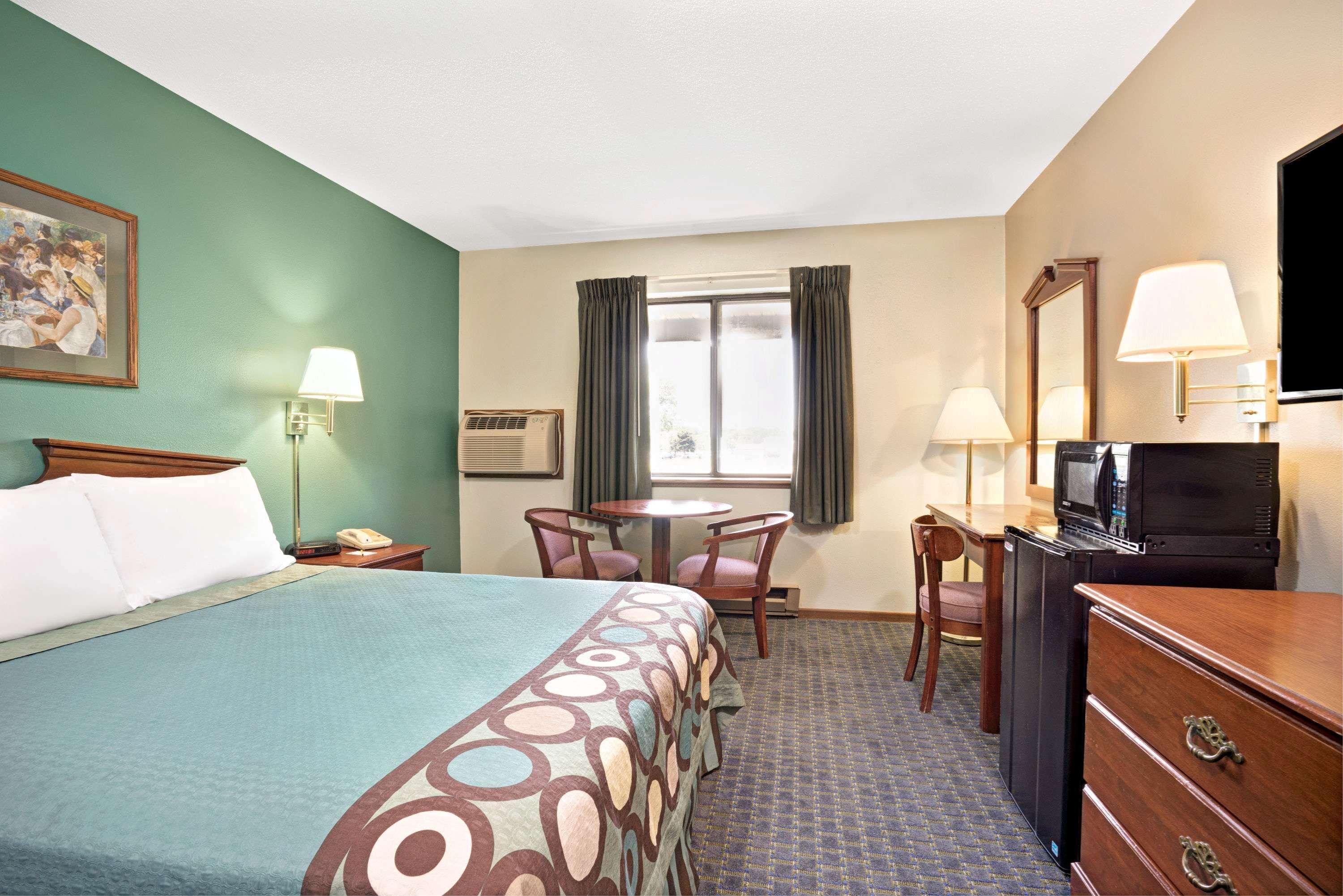 Super 8 By Wyndham Hudson Hotel Buitenkant foto